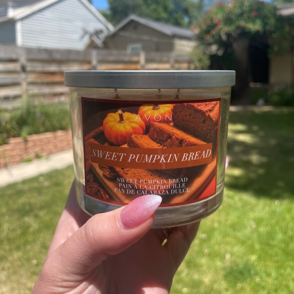 Avon Sweet Pumpkin Bread Candle
